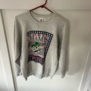 Vintage Minnesota Twins Men's XL 1991 World Series Crewneck Sweatshirt.